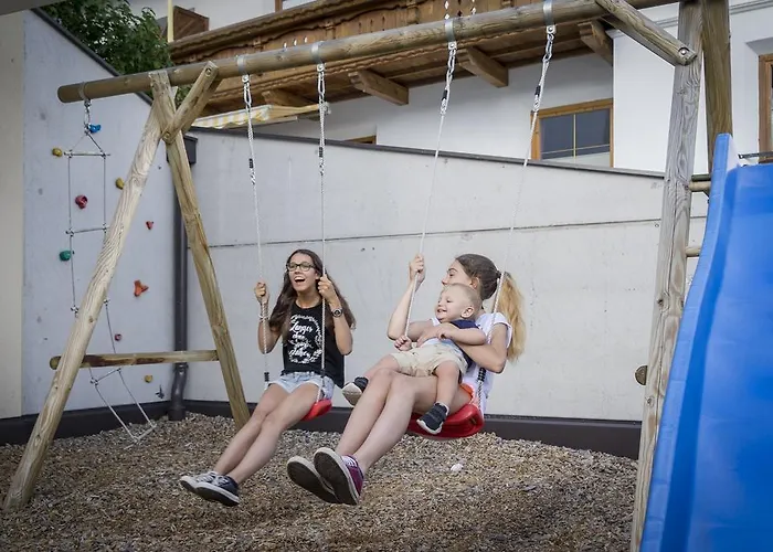 贝尔马尔德斯公寓 公寓 *